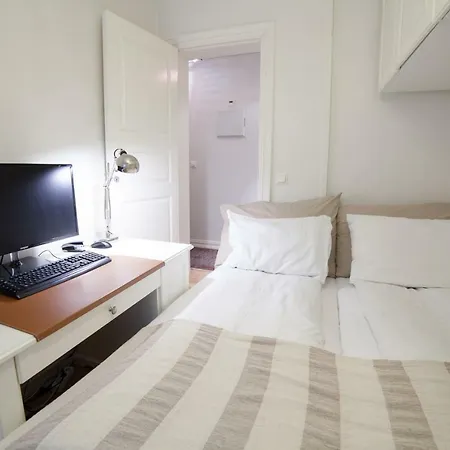 Apartman Vika I, As *